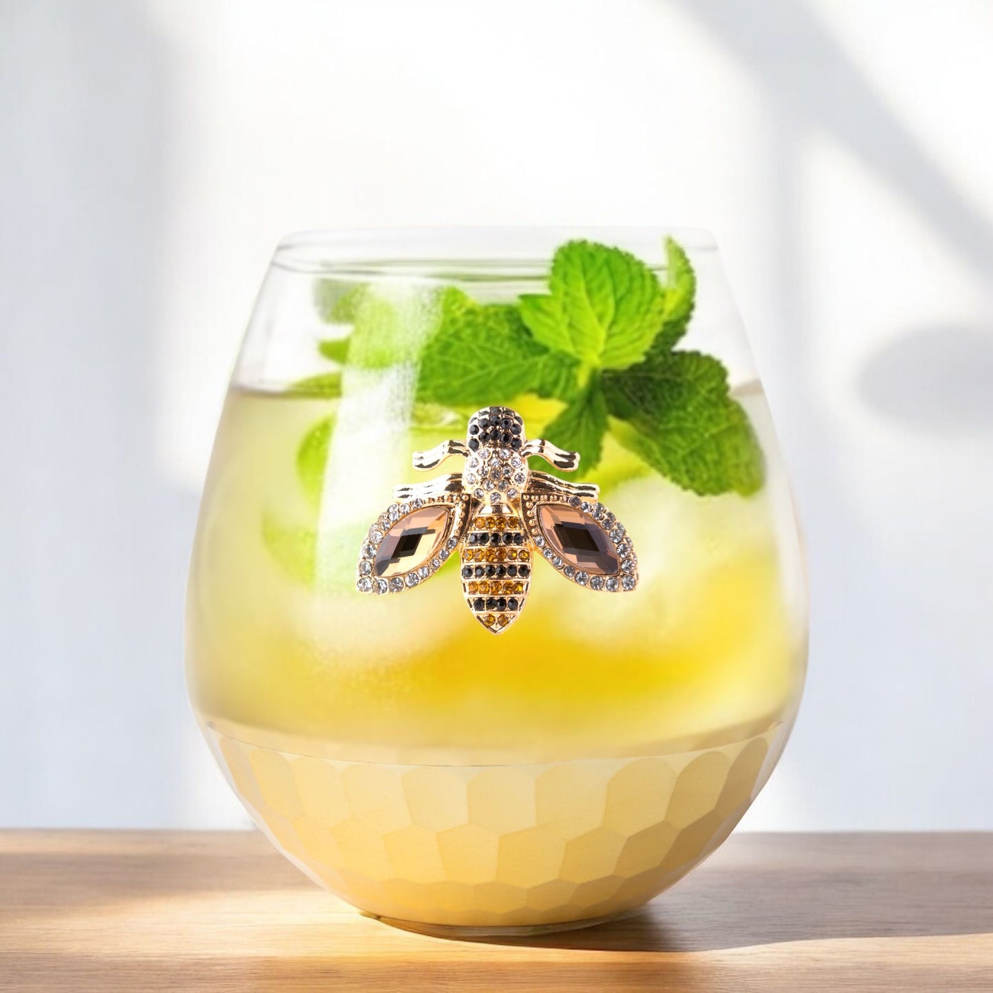 Luxury Stemless Wine Glass with Jeweled Bee – Elegant, Handcrafted Drinkware