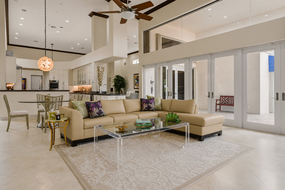 MOCHA IN BOCA — interior view 5
